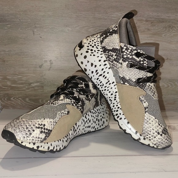 Steve Madden -  Size 6M CLIFF DAD SNEAKER - Picture 1 of 11